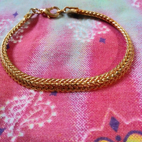 Simple Gold Bracelet - Picture 4 of 7